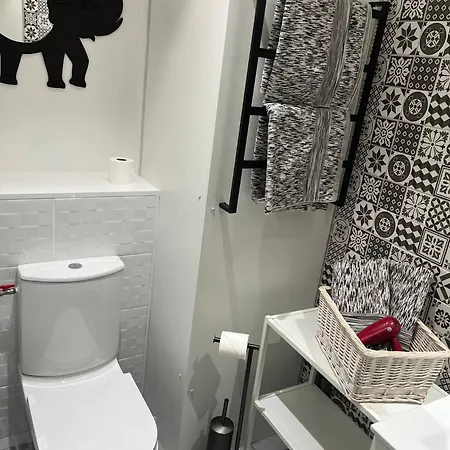 En Centre Apartment *